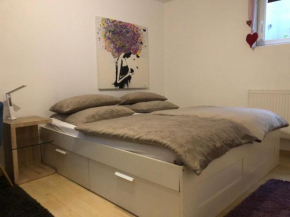 Christine Oparaugo - Privatzimmer mit Bad